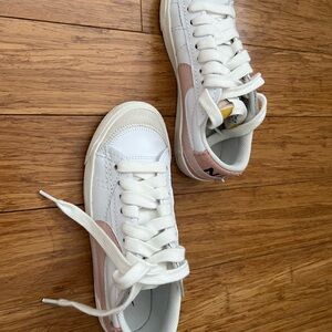 Nike Women's White and Pink Sneakers